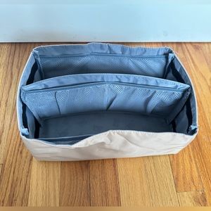 Speedy Square Tote Bag Organizer Bag in Bag Medium size Gary/Tan 13*6*5.5 NWOT